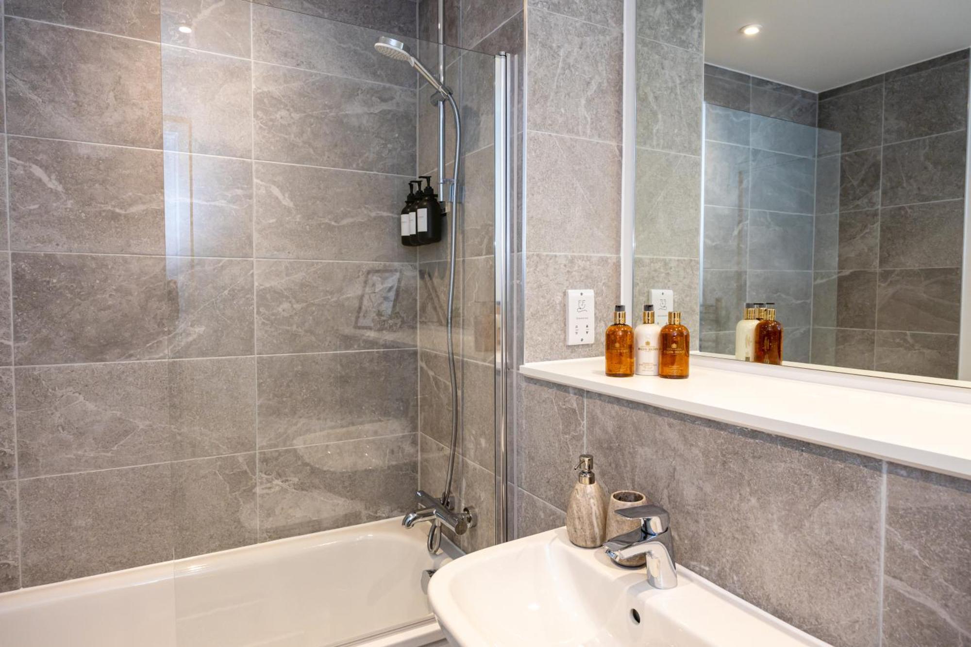 Апартаменти Pet Friendly 2Br Near Station By Asquare Letting Манчестер Екстер'єр фото