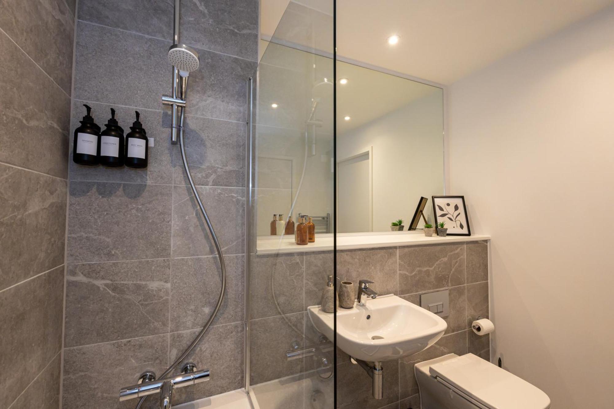 Апартаменти Pet Friendly 2Br Near Station By Asquare Letting Манчестер Екстер'єр фото